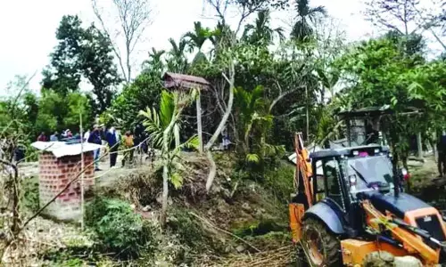 Assam: छठे दिन 1,000 बीघा भूमि पुनः प्राप्त