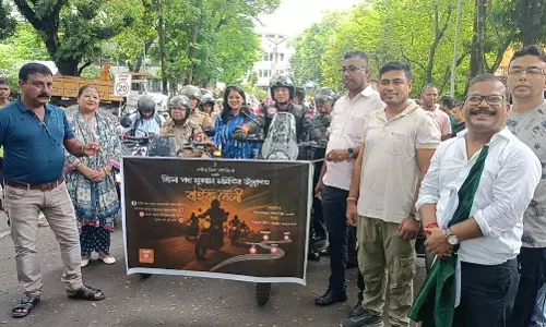 सड़क सुरक्षा जागरूकता को बढ़ावा देने के लिए Nagaon में बाइक रैली का आयोजन सड़क सुरक्षा जागरूकता को बढ़ावा देने के लिए Nagaon में बाइक रैली का आयोजन