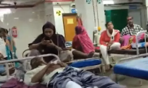 SCB ट्रॉमा कैजुअल्टी वार्ड में एसी की खराबी, मरीजों को हुई मुश्किलें