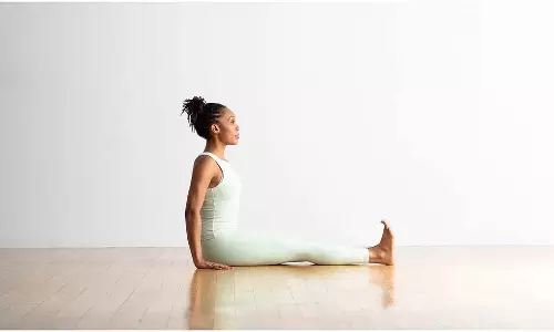 Sukhasana: सुखासन करने से मिलते हैं ये अद्भुत फायदे, जानें अभ्यास की सही विधि और सावधानियां Sukhasana: सुखासन करने से मिलते हैं ये अद्भुत फायदे, जानें अभ्यास की सही विधि और सावधानियां