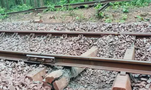 ओडिशा-झारखंड सीमा पर दो आईईडी विस्फोट, एक रेलवे कर्मचारी की मौत