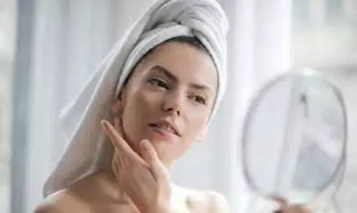 Skin Care: मानसून में भी अपनी त्वचा को बेदाग और चमकदार बनाए Skin Care: मानसून में भी अपनी त्वचा को बेदाग और चमकदार बनाए