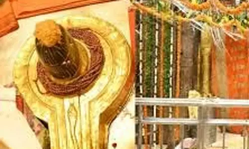 सावन के अंतिम सोमवार पर काशी में बाबा विश्वनाथ का रुद्राक्ष शृंगार सावन के अंतिम सोमवार पर काशी में बाबा विश्वनाथ का रुद्राक्ष शृंगार