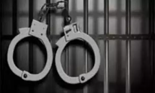 शाहपुरकंडी में होटल में छापा, 3 तलाकशुदा महिलाएं और 2 युवक गिरफ्तार