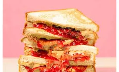 Peanut Butter Jelly: सिर्फ 5 मिनट में बनाएं बच्चों का फेवरेट जैली सैंडविच
