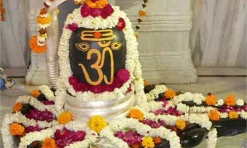 Jammu-Kashmir: झेलम नदी से मिला अद्भुत प्राचीन शिवलिंग Jammu-Kashmir: झेलम नदी से मिला अद्भुत प्राचीन शिवलिंग