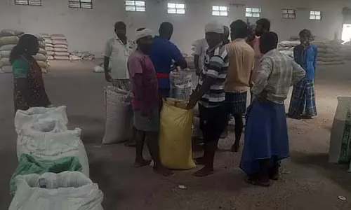 Villupuram : विनियमित बाजारों में नीलामी में भाग लेने वाले व्यापारी Villupuram : विनियमित बाजारों में नीलामी में भाग लेने वाले व्यापारी