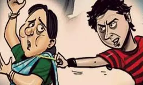 Hardoi: महज 20 रुपये के लिए युवक ने की बुजुर्ग से हैवानियत Hardoi: महज 20 रुपये के लिए युवक ने की बुजुर्ग से हैवानियत