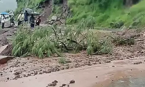 भूस्खलन से राजौरी-कोटरांका मार्ग अवरुद्ध