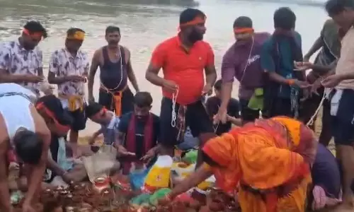 सावन के अंतिम सोमवार पर ओडिशा में भक्तों की भारी भीड़ सावन के अंतिम सोमवार पर ओडिशा में भक्तों की भारी भीड़
