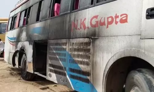 jammu kashmir:   चलती बस में लगी भीषण आग, मची अफरा-तफरी