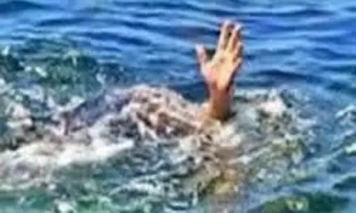 Jharkhand: डैम में नहाते समय दो बहनें डूबीं, सदमे में परिवार Jharkhand: डैम में नहाते समय दो बहनें डूबीं, सदमे में परिवार