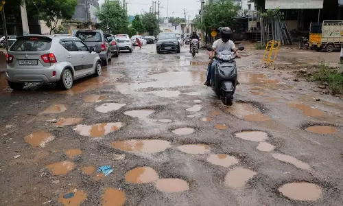 Haryana : बारिश से गुरुग्राम की सड़कें फिर से जर्जर