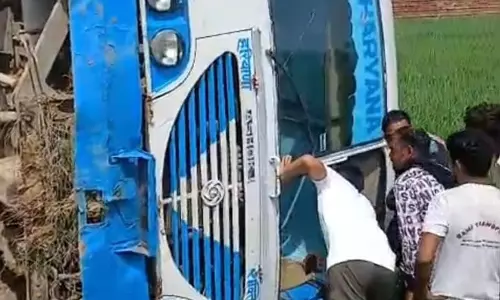 सिरसा जिले में हरियाणा रोडवेज की बस पलटने से यात्री घायल