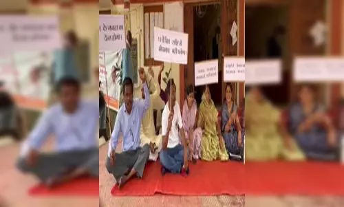 कांग्रेस समर्थित जनपद सदस्य धरना प्रदर्शन कर रहे, सामने आई ये वजह कांग्रेस समर्थित जनपद सदस्य धरना प्रदर्शन कर रहे, सामने आई ये वजह