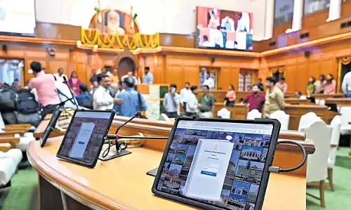 दिल्ली विधानसभा ने ई-विधान प्रणाली अपनाई, अब पूरी तरह सौर ऊर्जा से संचालित