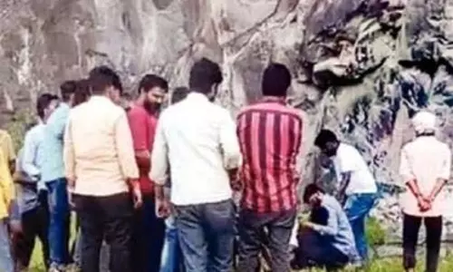 मां द्वारा मोबाइल फोन खरीदने से मना करने पर किशोर ने की आत्महत्या