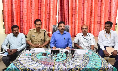 यात्रियों की सुविधा के लिए 1,059 वैकल्पिक वाहन; जिला कलेक्टर यात्रियों की सुविधा के लिए 1,059 वैकल्पिक वाहन; जिला कलेक्टर
