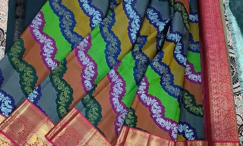 रेश्ने साड़ी के लिए राज्य पुरस्कार पंख: रेनबो कलांजलि के लिए रंगीन पुरस्कार रेश्ने साड़ी के लिए राज्य पुरस्कार पंख: रेनबो कलांजलि के लिए रंगीन पुरस्कार