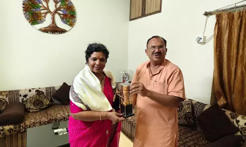 Ajmer: देवनानी और राहटकर के बीच महिला कल्याण को लेकर विचार-विमर्श Ajmer: देवनानी और राहटकर के बीच महिला कल्याण को लेकर विचार-विमर्श
