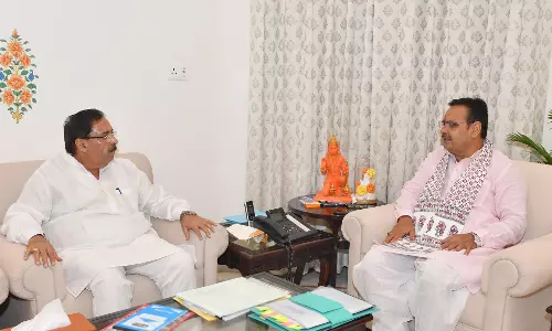 Jaipur: मुख्यमंत्री से 7वें राज्य वित्त आयोग के नवनियुक्त अध्यक्ष चतुर्वेदी ने की मुलाकात