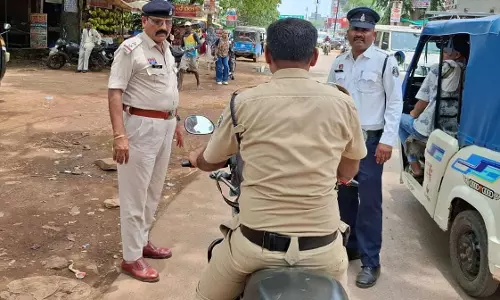 दो पुलिसकर्मियों के खिलाफ हुई चालानी कार्यवाही, कारण बताओ नोटिस जारी दो पुलिसकर्मियों के खिलाफ हुई चालानी कार्यवाही, कारण बताओ नोटिस जारी