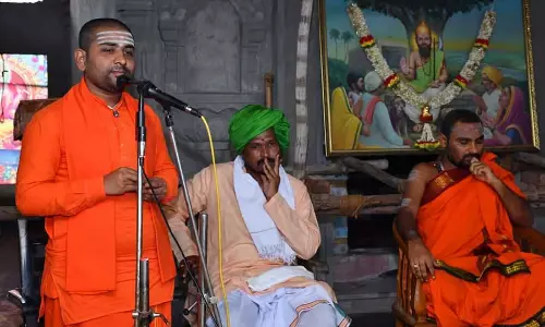 चुपचाप हासिल करें और समाज में योगदान दें: Ulvendra Sri चुपचाप हासिल करें और समाज में योगदान दें: Ulvendra Sri