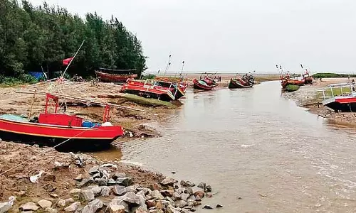 Balasore में मछली पकड़ते समय एक ही परिवार के तीन लोग लापता, तलाश जारी Balasore में मछली पकड़ते समय एक ही परिवार के तीन लोग लापता, तलाश जारी