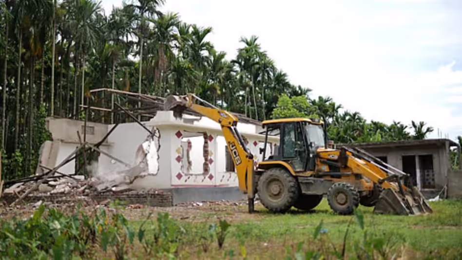 Assam ने गोलाघाट में 1,000 बीघा वन भूमि वापस ली, 350 परिवार बेदखल Assam ने गोलाघाट में 1,000 बीघा वन भूमि वापस ली, 350 परिवार बेदखल