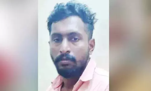 थ्रिफ्ट स्टोर से पैसे चुराने वाला व्यक्ति पेय पदार्थ से शराब चुराते हुए पकड़ा गया थ्रिफ्ट स्टोर से पैसे चुराने वाला व्यक्ति पेय पदार्थ से शराब चुराते हुए पकड़ा गया