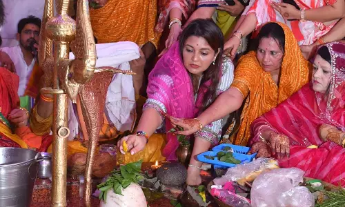 विधायक भावना बोहरा ने भगवान भोलेनाथ में जलाभिषेक किया विधायक भावना बोहरा ने भगवान भोलेनाथ में जलाभिषेक किया