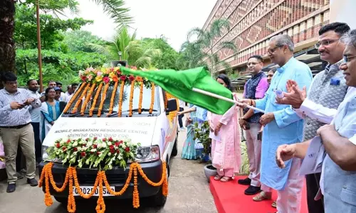 Odisha : प्रवासी श्रमिकों के लिए पहला मोबाइल संसाधन केंद्र शुरू किया Odisha : प्रवासी श्रमिकों के लिए पहला मोबाइल संसाधन केंद्र शुरू किया