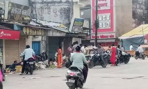 सब्जी बाजार लगने से श्याम टॉकीज रोड में जाम, अतिक्रमण हटाने की मांग