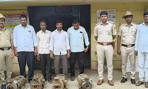 Karnataka : चोरी हुए पंप सेट किसानों को सौंपे गए