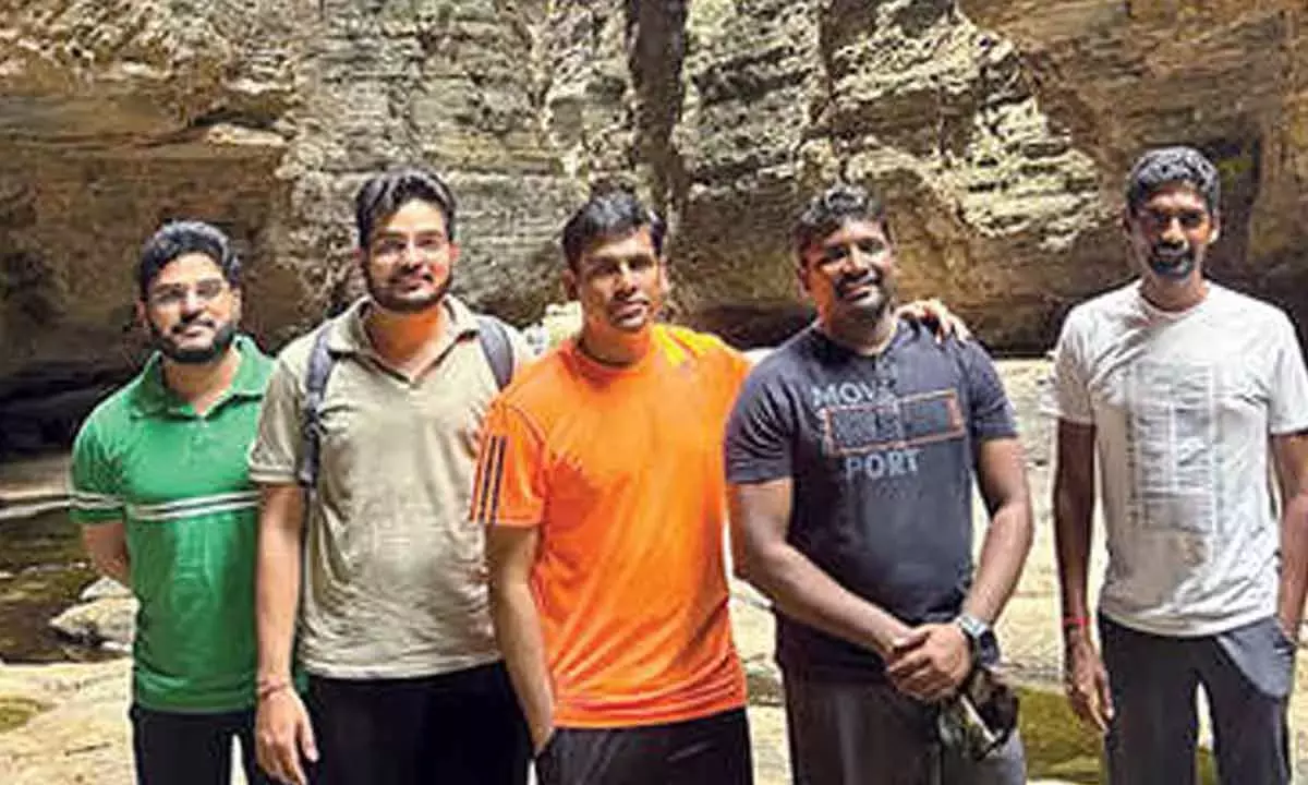 Andhra: कलेक्टर ने पवित्र तुम्बुरु थीर्थम का दौरा किया Andhra: कलेक्टर ने पवित्र तुम्बुरु थीर्थम का दौरा किया