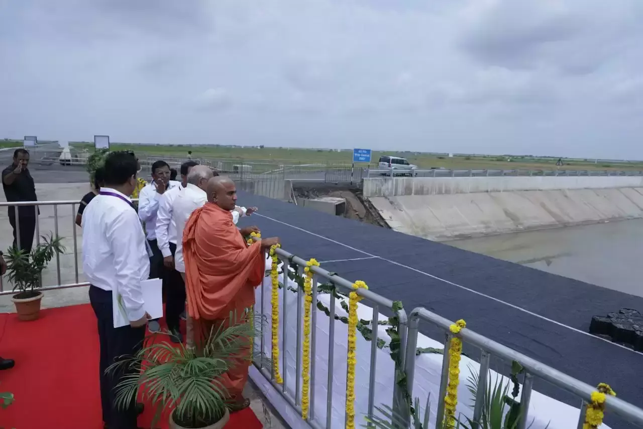 Gandhinagar: सीएम ने भरूच में बल्क ड्रग पार्क की प्रगति का लिया जायजा