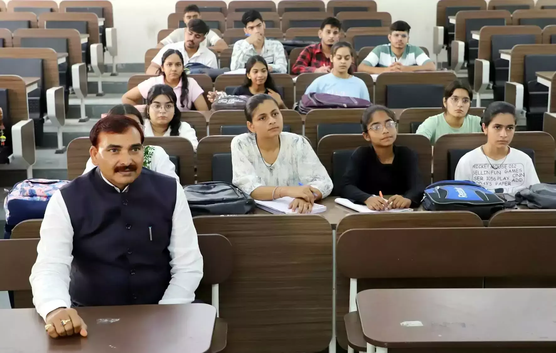 Hisar: नियमित कक्षाओं पर जोर, प्रो. बिश्नोई ने जताई सख्ती