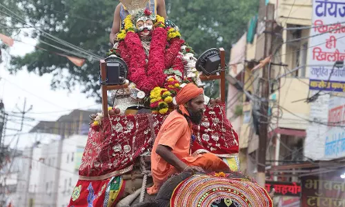 भगवान शिव के प्रिय भक्त श्यामू 2006 से बाबा महाकाल की उज्जैन सवारी को भव्यता प्रदान कर रहे हैं भगवान शिव के प्रिय भक्त श्यामू 2006 से बाबा महाकाल की उज्जैन सवारी को भव्यता प्रदान कर रहे हैं