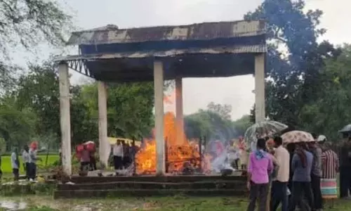 पूरा गांव रो पड़े, तीनों मासूमों का एक साथ अंतिम संस्कार