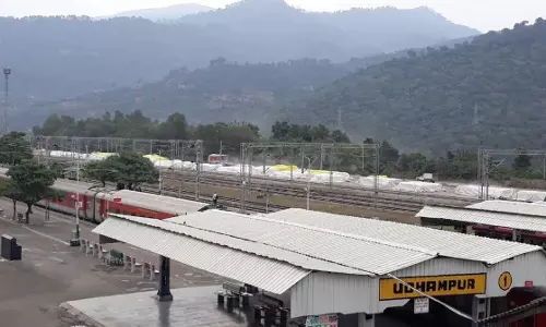 Jammu: स्टेशन सुधार कार्य और माल गोदाम परियोजना की समीक्षा के निर्देश