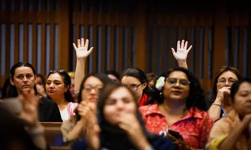 अध्ययन से पुष्टि हुई है कि राजनीति में महिलाओं पर सोशल मीडिया पर हमले बढ़ रहे अध्ययन से पुष्टि हुई है कि राजनीति में महिलाओं पर सोशल मीडिया पर हमले बढ़ रहे