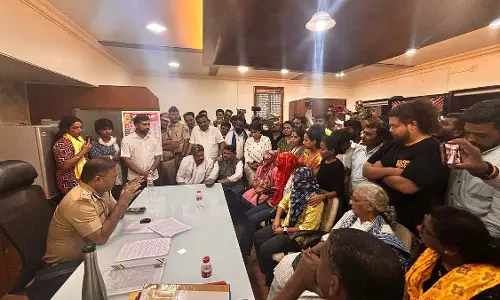 गुमशुदगी की जांच के दौरान 3 महिलाओं ने पुलिस पर उत्पीड़न और जातिवादी दुर्व्यवहार का आरोप लगाया