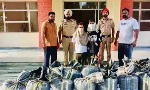 Ludhiana: 280 किलोग्राम अफीम की भूसी के साथ दो लोग पुलिस के जाल में फंसे Ludhiana: 280 किलोग्राम अफीम की भूसी के साथ दो लोग पुलिस के जाल में फंसे