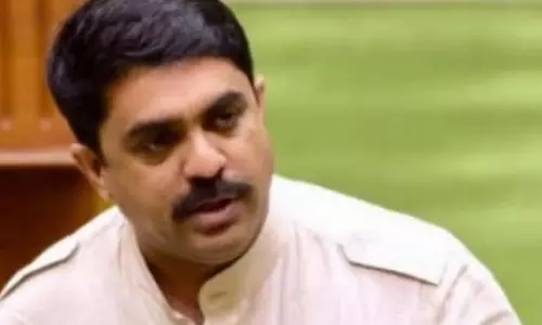 MLA विजय सरदेसाई ने बिजली दरों में बढ़ोतरी का विरोध किया MLA विजय सरदेसाई ने बिजली दरों में बढ़ोतरी का विरोध किया