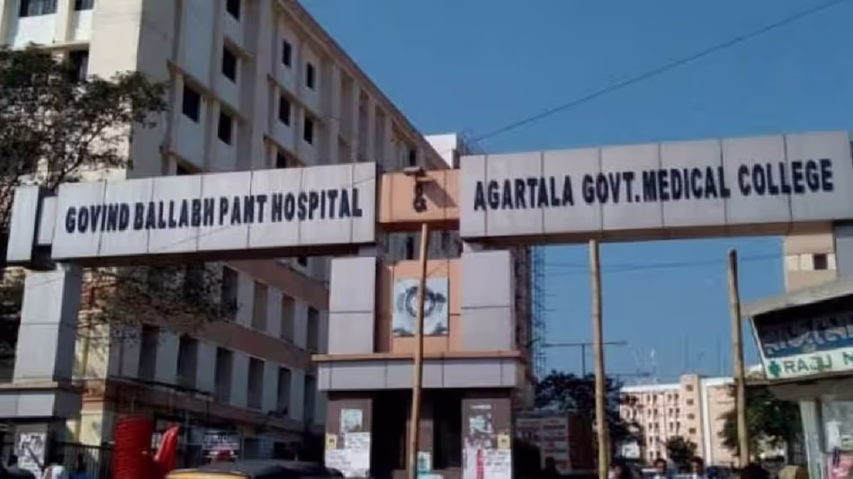 Tripura के जीबीपी अस्पताल में मरीज के परिजनों ने डॉक्टर पर हमला किया Tripura के जीबीपी अस्पताल में मरीज के परिजनों ने डॉक्टर पर हमला किया