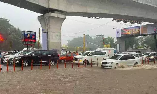 भारी बारिश से सड़कें जलमग्न, Telangana के मौसम विज्ञानी ने भयंकर तूफान की चेतावनी दी