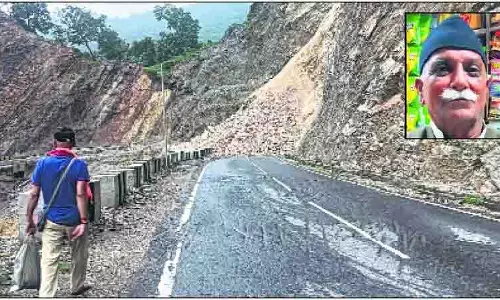 Himachal: राष्ट्रीय राजमार्ग पर भूस्खलन के बीच फंसे 80 वर्षीय व्यक्ति की मौत Himachal: राष्ट्रीय राजमार्ग पर भूस्खलन के बीच फंसे 80 वर्षीय व्यक्ति की मौत