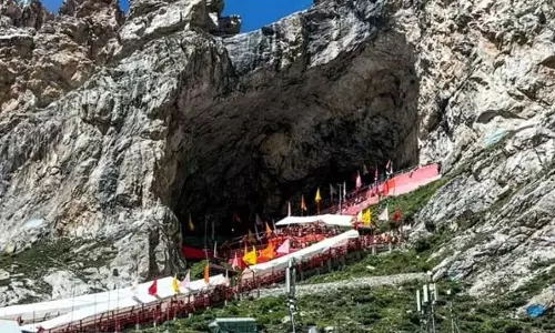 Jammu: दशनामी अखाड़े से पवित्र गदा आज दर्शन के लिए रवाना होगी Jammu: दशनामी अखाड़े से पवित्र गदा आज दर्शन के लिए रवाना होगी