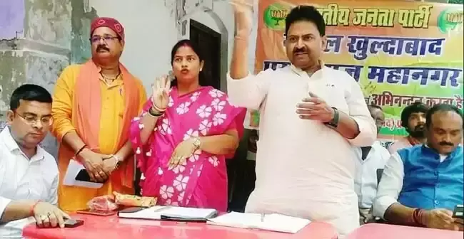 Prayagraj: ‘सिंदूर’ पर सवाल उठाने वालों पर बरसे महेश श्रीवास्तव