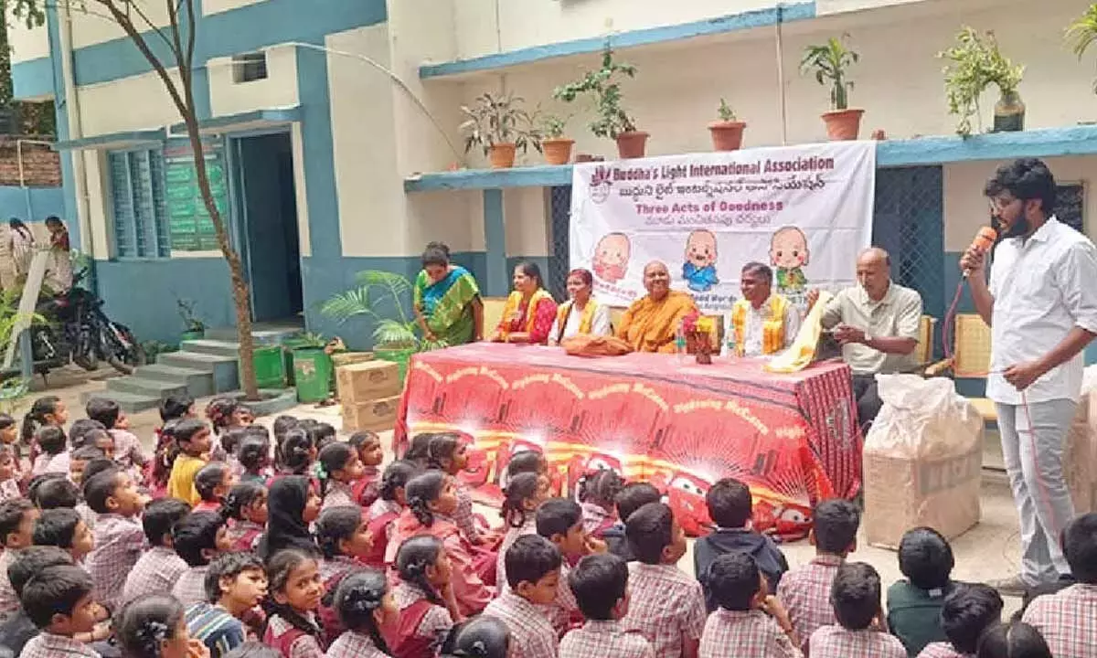 BLIA ने हैदराबाद में स्कूली बच्चों में खुशियाँ फैलाईं
